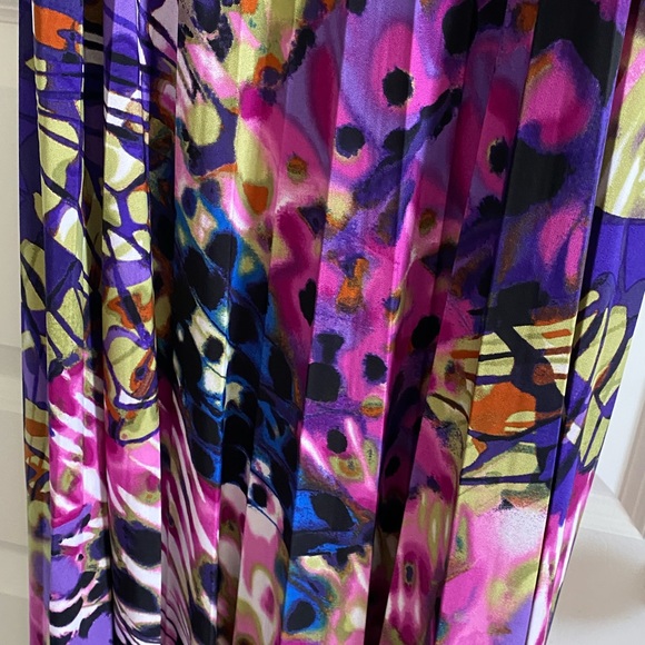 NWOT fun gown - Picture 3 of 6